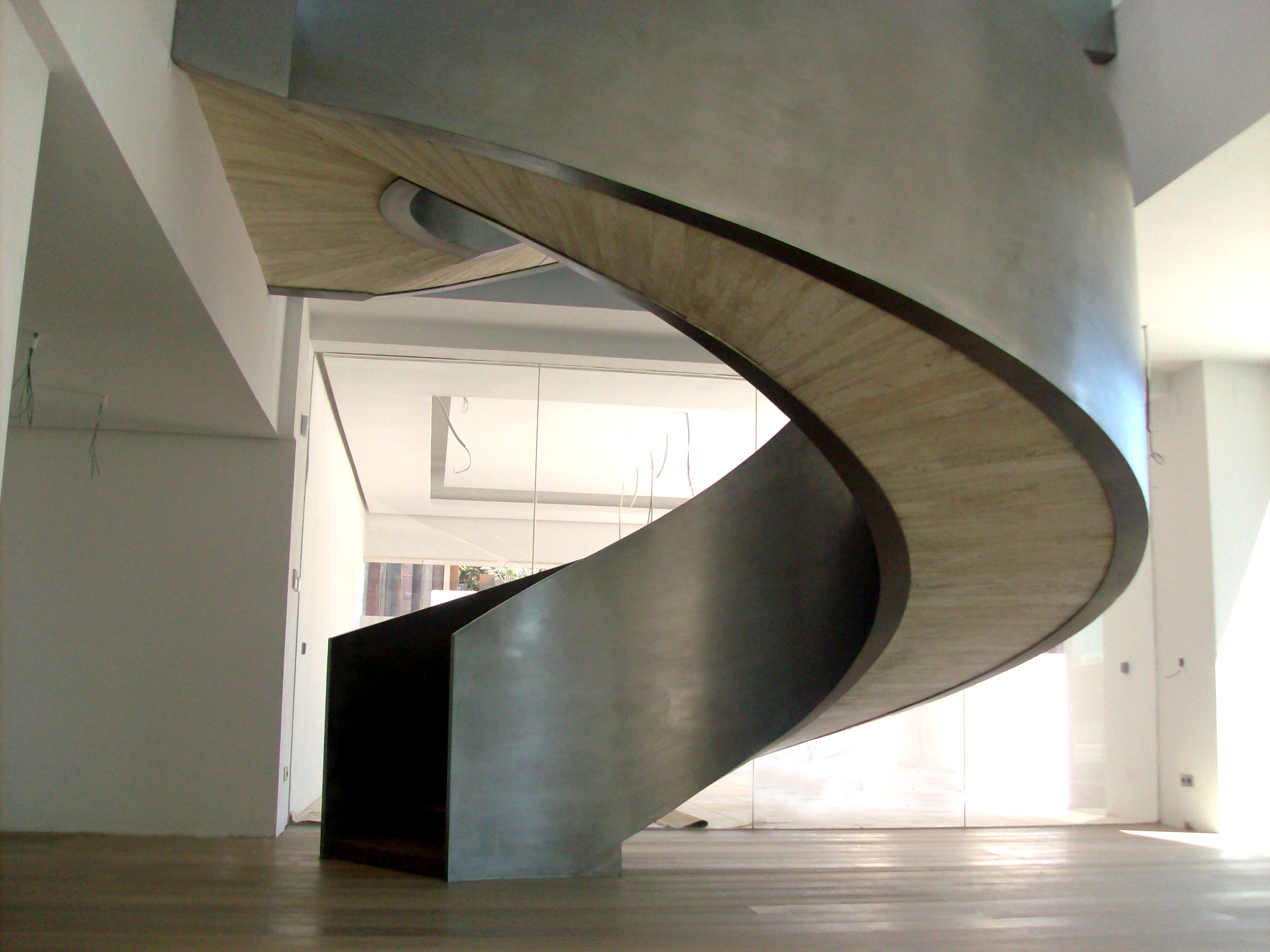 Escalera helicoidal en chapa